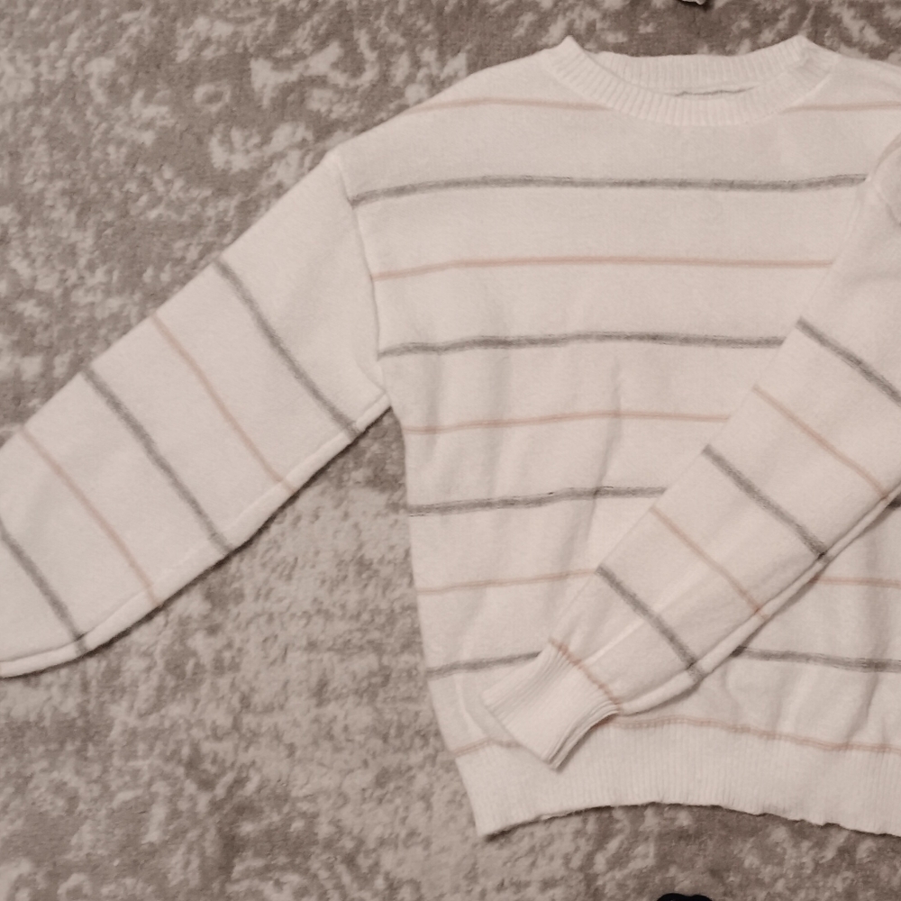 Sweaters,long sleeve medium - Picture 5 of 15